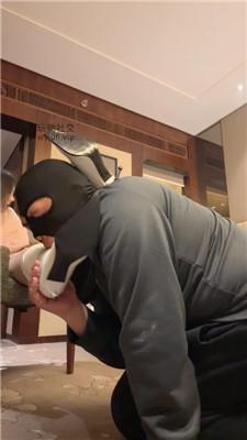 kl12ldvbbi0.jpg