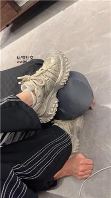 upmrnpw5s4w.jpg