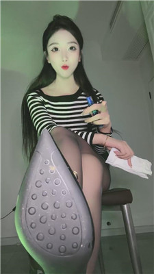 dxxqtvdqwd4.jpg
