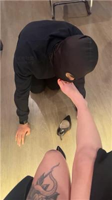 0pgfyzynqza.jpg