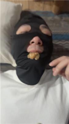 0m0u44n1fzo.jpg
