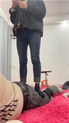 33znok1eqy4.jpg