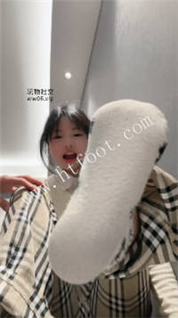 024603c5lqki556l6t600g.jpg