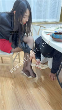 042132y5rr2x3rs93r6534.jpg