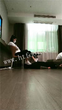 032805pe4fwf44vr4cdf7x.jpg