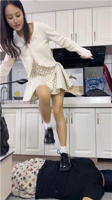 2akw4thxqd2.jpg