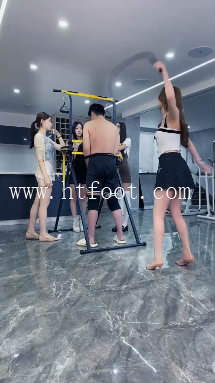 054308o07y4phcm2cu7m01.jpg