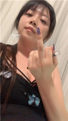2bbzayzkyvt.jpg