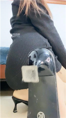 eaeblq2urff.jpg