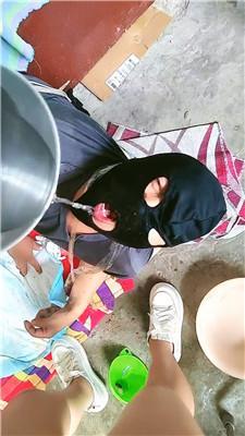 aeuze2qq4eb.jpg