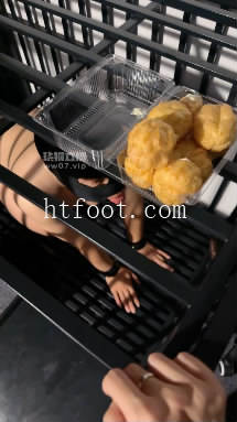 143504q0q68qskbymmkgq7.jpg