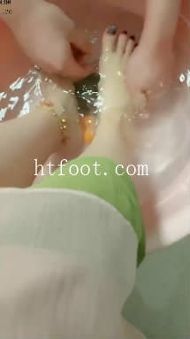 143001xyf0yhzml0aaclbg.jpg