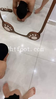 175453k0i0hmcmt8yom30t.jpg