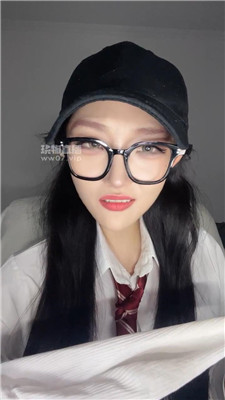 alix4wo33tz.jpg