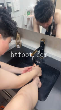 172815q4mpnmczb4bm4fss.jpg