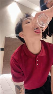 tcqfkrwaxa5.jpg