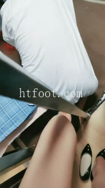 044829ybbdn8bobom8gzut.jpg
