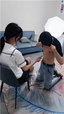 0xl03y1yusi.jpg