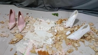 AC606 丽人馆。双S踩踏生日蛋糕，两双高跟鞋上粘满了恶心的奶油，应该怎么清理呢
