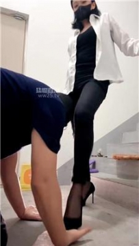 【调教视频】【小妮】楼道调跟踪猥琐男 JS260312-5