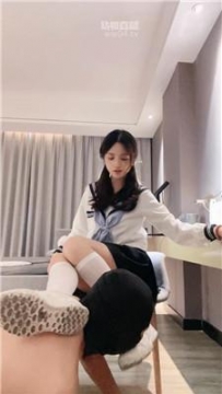 【调教视频】【香芋朱朱】藤条狠抽-强制舔鞋底白袜 bf58847