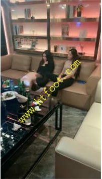 TL26064 思雨】三姐妹KTV玩贱狗44分钟