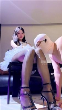 【调教视频】【一茶】高跟凉鞋黑丝踩虐 bf61984