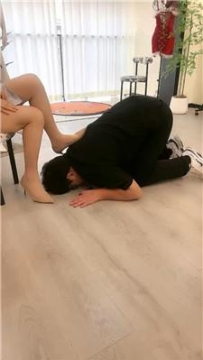 【调教视频】【普西】双S-姐妹花轮流踩家奴 JS250528-6