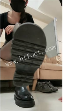 ZB5324 美娜格格】舔鞋踩踏31分钟