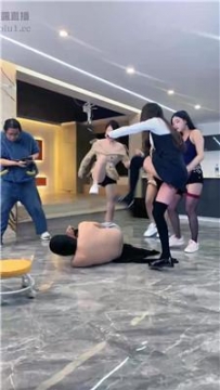 【调教视频】【麋鹿银儿】4女王尝试最暴力/最疯狂的群殴霸凌无底线 bf58457