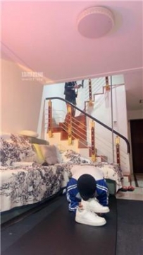 【调教视频】【小妮】保鲜膜全包重度抽打 bf53758