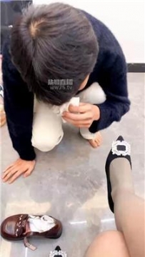 【调教视频】【允儿S】调教偷闻表姐袜子的狗 bf61252