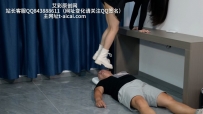 超长时间暴踩狗头，光脚穿靴子跳踩头部，脸上鞋印清晰可见 YC-230907-6