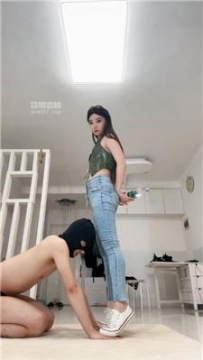 【调教视频】【领主】帆布鞋全体重踩踏 bf54612
