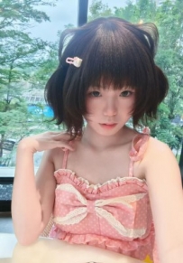 【小猫得志】学生jk踢裆羞辱清理鞋底 YC-260425-2