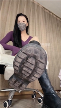 【第一视角】【雅雅】膜拜脏靴子    251103-27