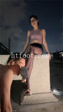 ZB11678 奈何-阳台人体厕纸18分钟