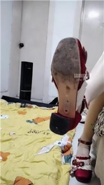 【调教视频】【鱼子酱】洛丽塔S强迫舔脏鞋 JS260214-1