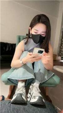 【调教视频】【辣姐】白棉袜黑丝踩地毯奴 JS250502-39