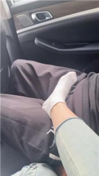 【调教视频】【莱恩】白袜脚车内挑逗男友 JS250626-46