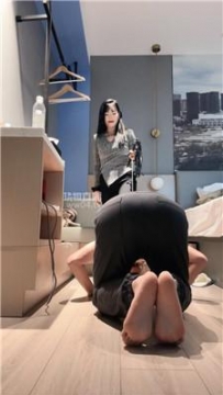 【调教视频】【彩虹】嘴叼白袜胯下辱 bf58908