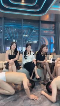 ZB9537 冰月---KTV群调十个女王虐狗47分钟