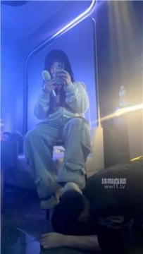 【调教视频】【煎饼狗子】KTV-被公主踩在脚下 JS251219-25