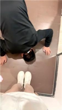 【调教视频】【只只小妈】学生情侣主白袜虐 bf59336