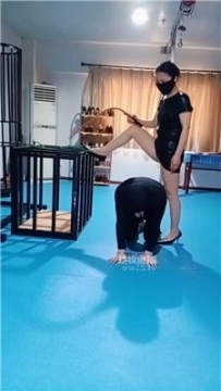 【调教视频】【青妍】狗笼囚禁-吊绑虐打 JS260313-7