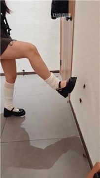 【调教视频】【萝莉收割机】学生妹踩踏小虫子 JS260128-46