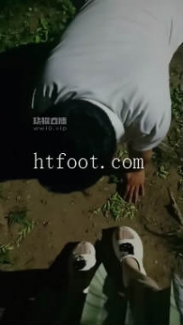 ZB9724 艾斯--无底线贱狗户外调教16分钟