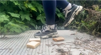 AC3107 【大美】黑白老爹鞋在厚切吐司面包上踩下脏鞋印