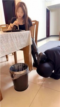 【调教视频】【怜姬】贱狗伺候主人用餐 bf62028