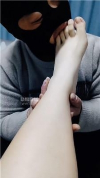 【调教视频】【薄情女主】玉足恋足狂舔【完整版】 JS260113-32